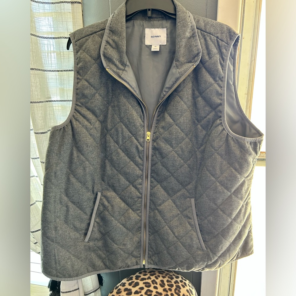 Old Navy Gray Quilted Vest